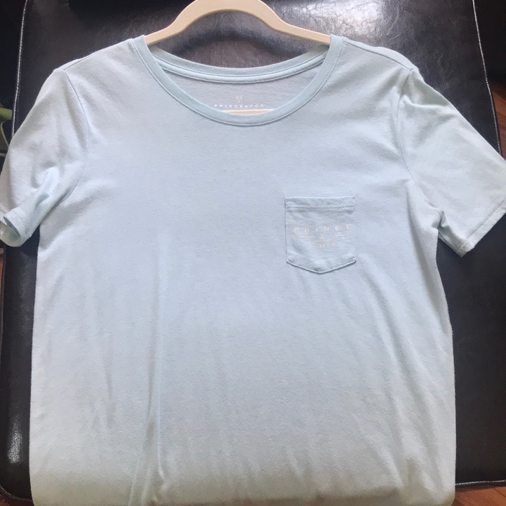 Blue Aeropostale Prince & Fox graphic tee